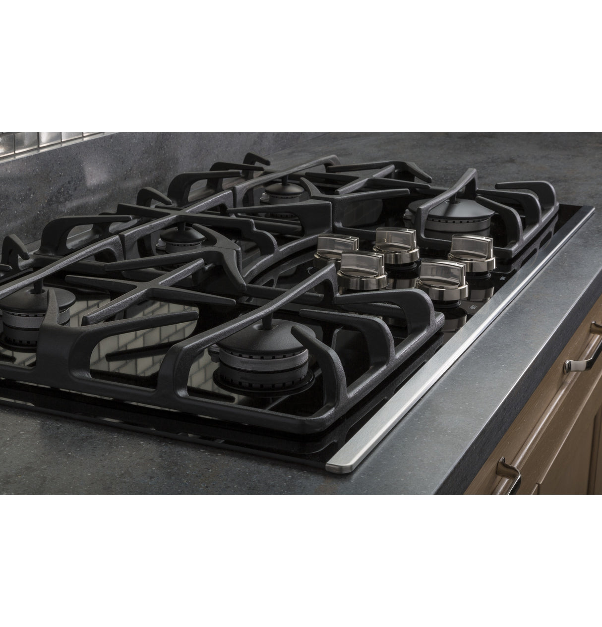 GE(R) 36" Built-In Gas on Glass Cooktop with 5 Burners and Dishwasher Safe Grates - (JGP5536SLSS)