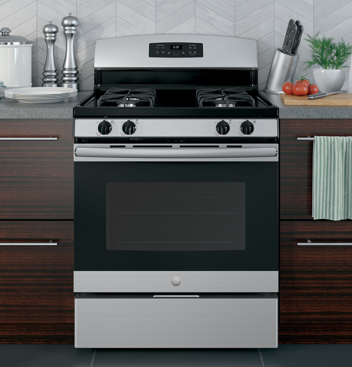 GE(R) 30" Free-Standing Gas Range - (JGB635REKSS)