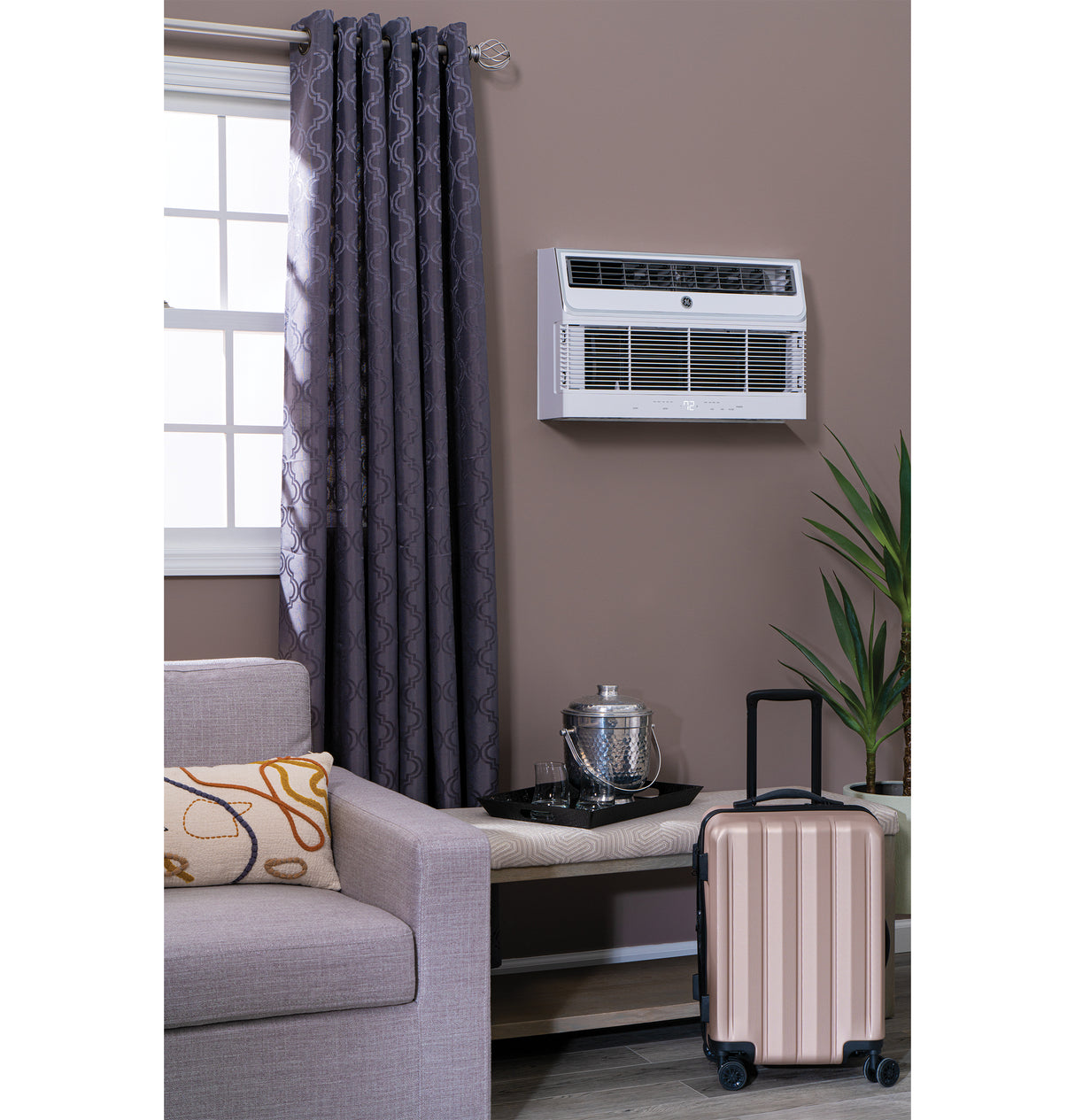 GE(R) 230/208 Volt Built-In Heat/Cool Room Air Conditioner - (AJEM12DWH)