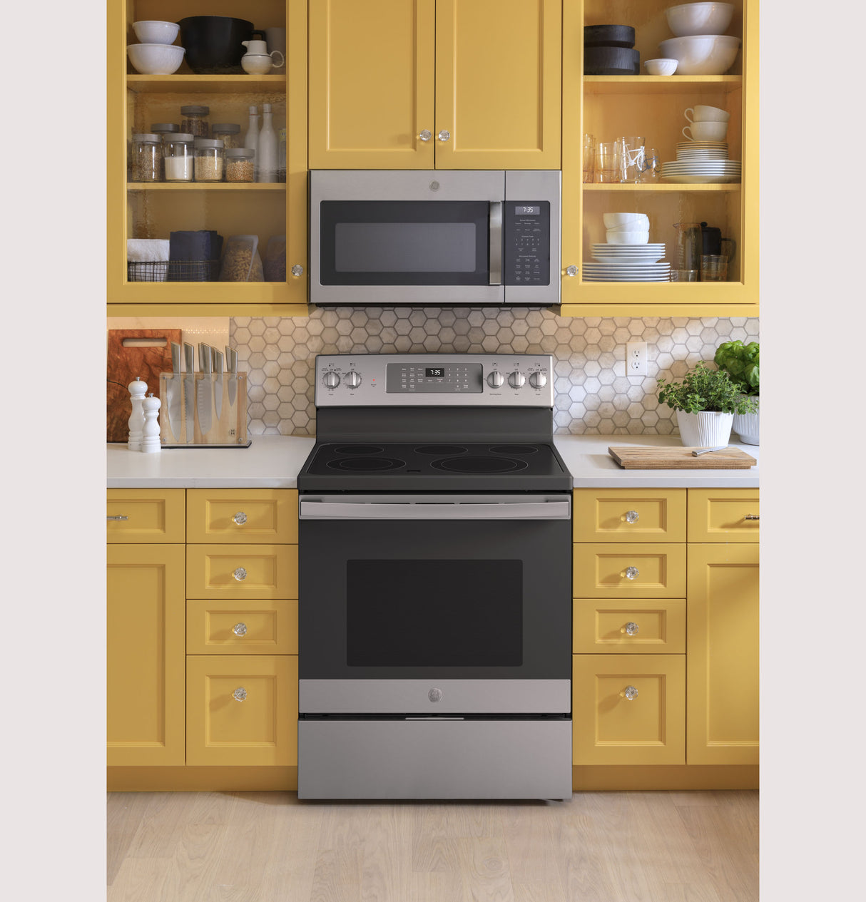 GE(R) 30" Free-Standing Electric Convection Range with No Preheat Air Fry - (JB735SPSS)