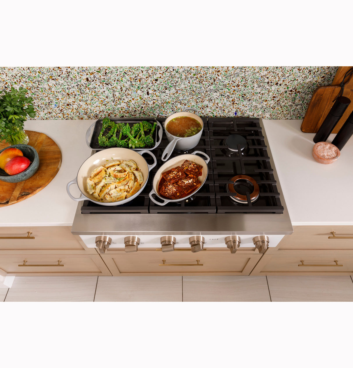 Caf(eback)(TM) 36" Commercial-Style Gas Rangetop with 6 Burners (Natural Gas) - (CGU366P2TS1)