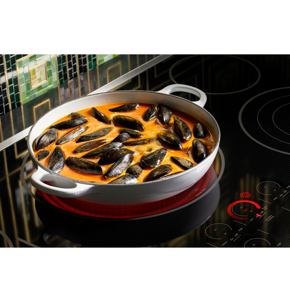 Caf(eback)(TM) 30" Touch-Control Electric Cooktop - (CEP90301TBB)