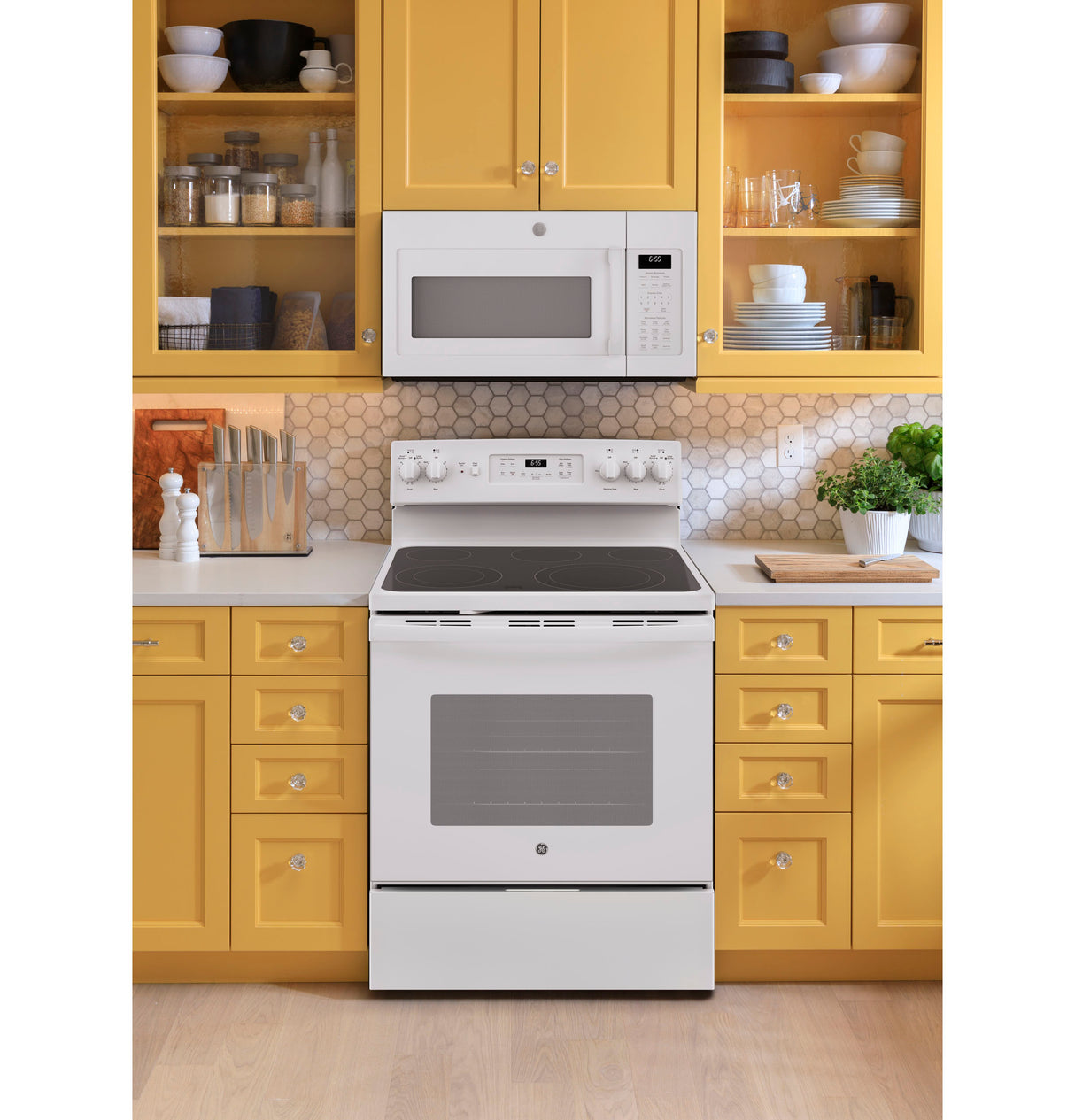 GE(R) 30" Free-Standing Electric Convection Range - (JB655DKWW)