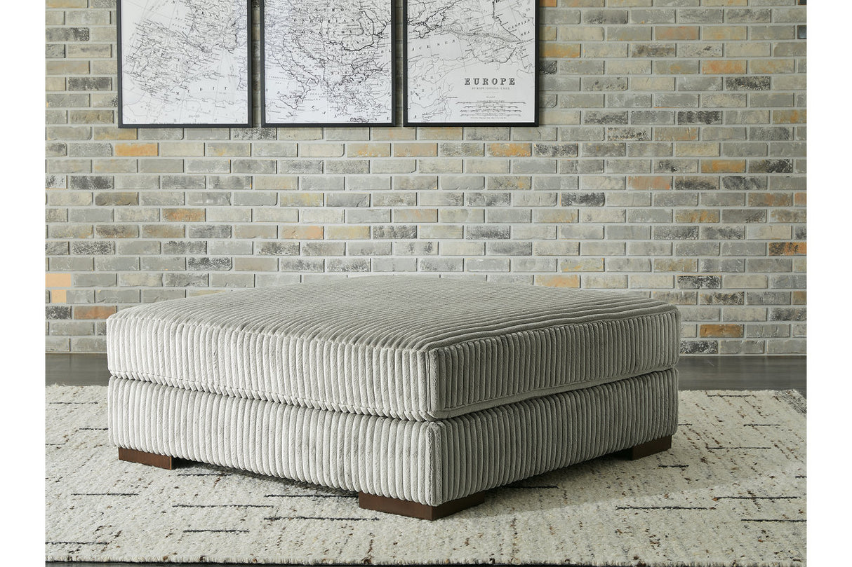 Lindyn Oversized Accent Ottoman - (2110508)