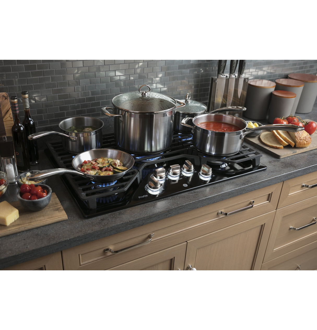 GE Profile(TM) 30" Built-In Gas Cooktop with 5 Burners and Optional Extra-Large Cast Iron Griddle - (PGP7030DLBB)