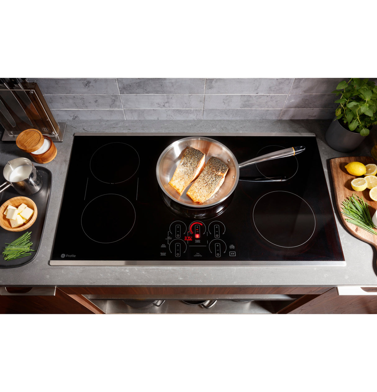 GE Profile(TM) 30" Built-In Touch Control Induction Cooktop - (PHP9030STSS)