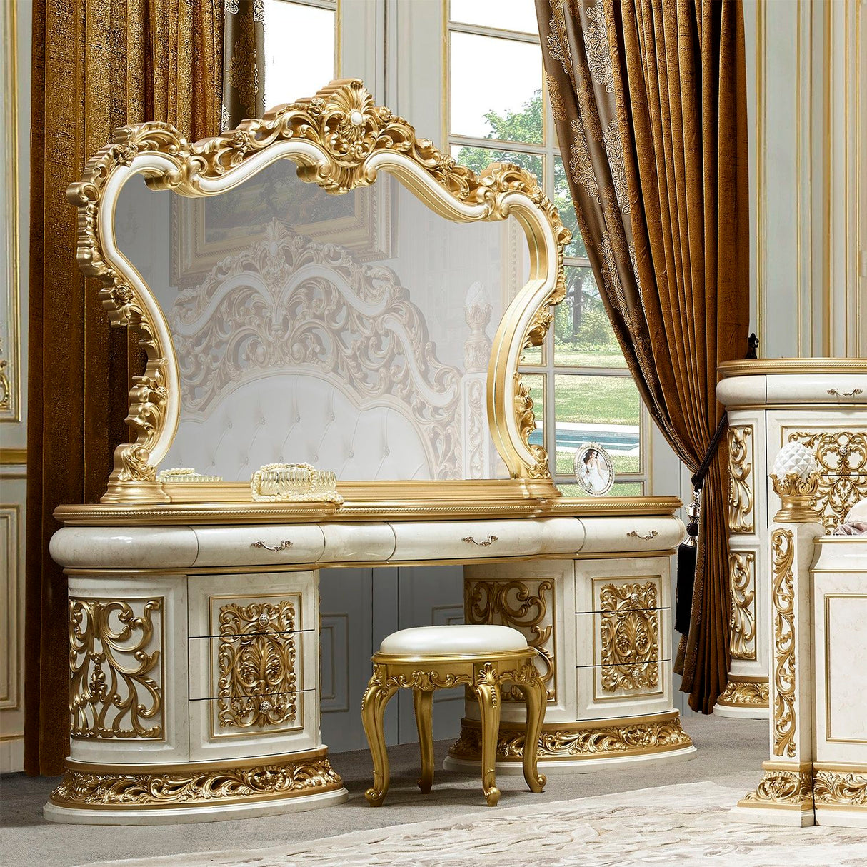 HD-903 - 5 Piece Bedroom Set - Ivory With Gold Highlights