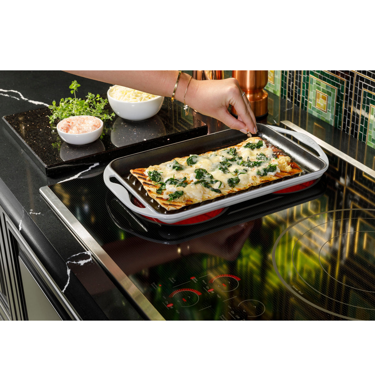 Caf(eback)(TM) 30" Touch-Control Electric Cooktop - (CEP90302TSS)