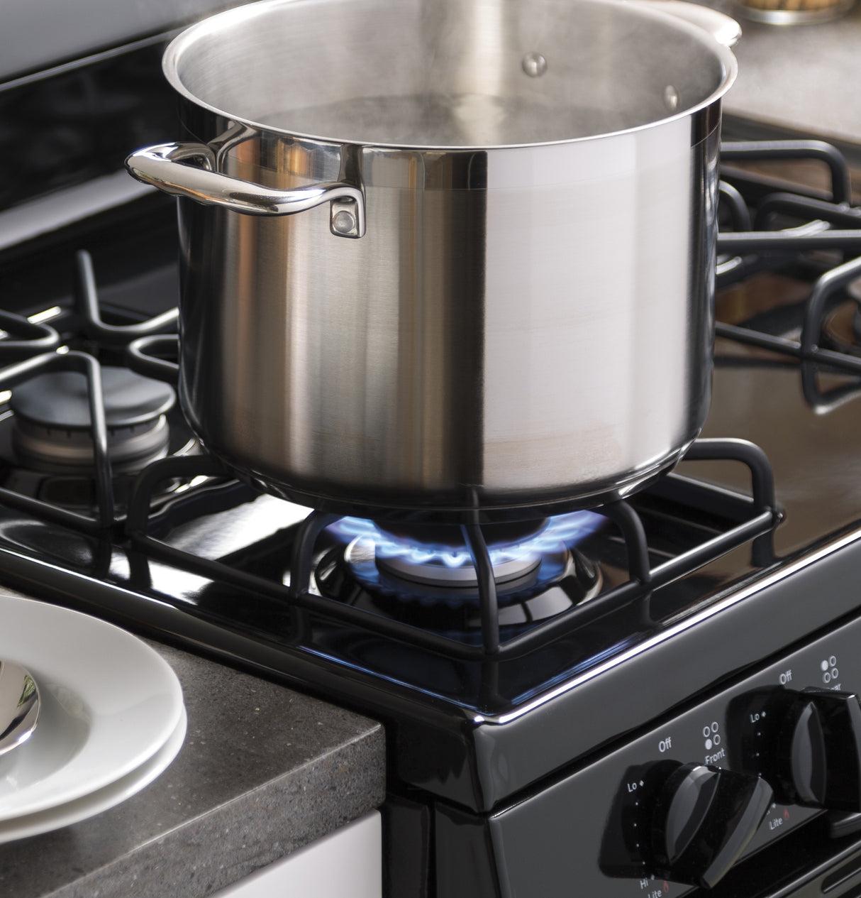 GE(R) 30" Free-Standing Gas Range - (JGB635DEKBB)