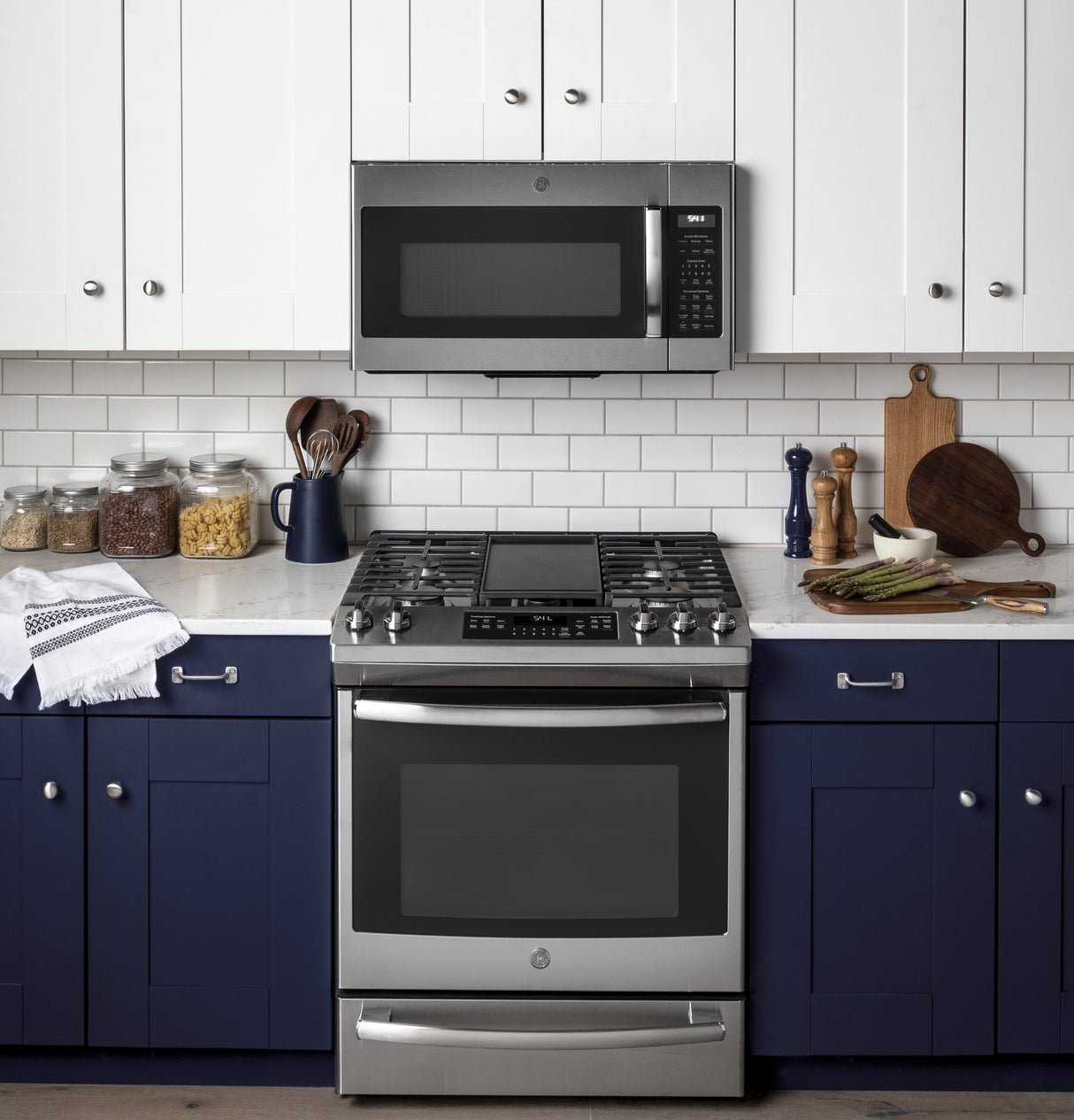 GE(R) 30" Slide-In Front-Control Convection Gas Range - (JGS760SELSS)