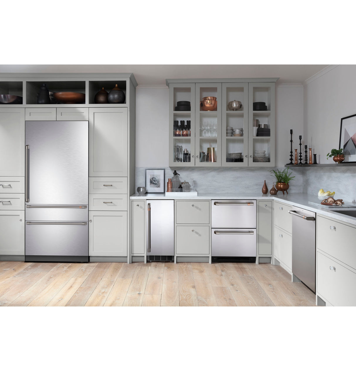 Caf(eback)(TM) 36" Integrated Bottom-Freezer Refrigerator - (CIC36RP2VS1)