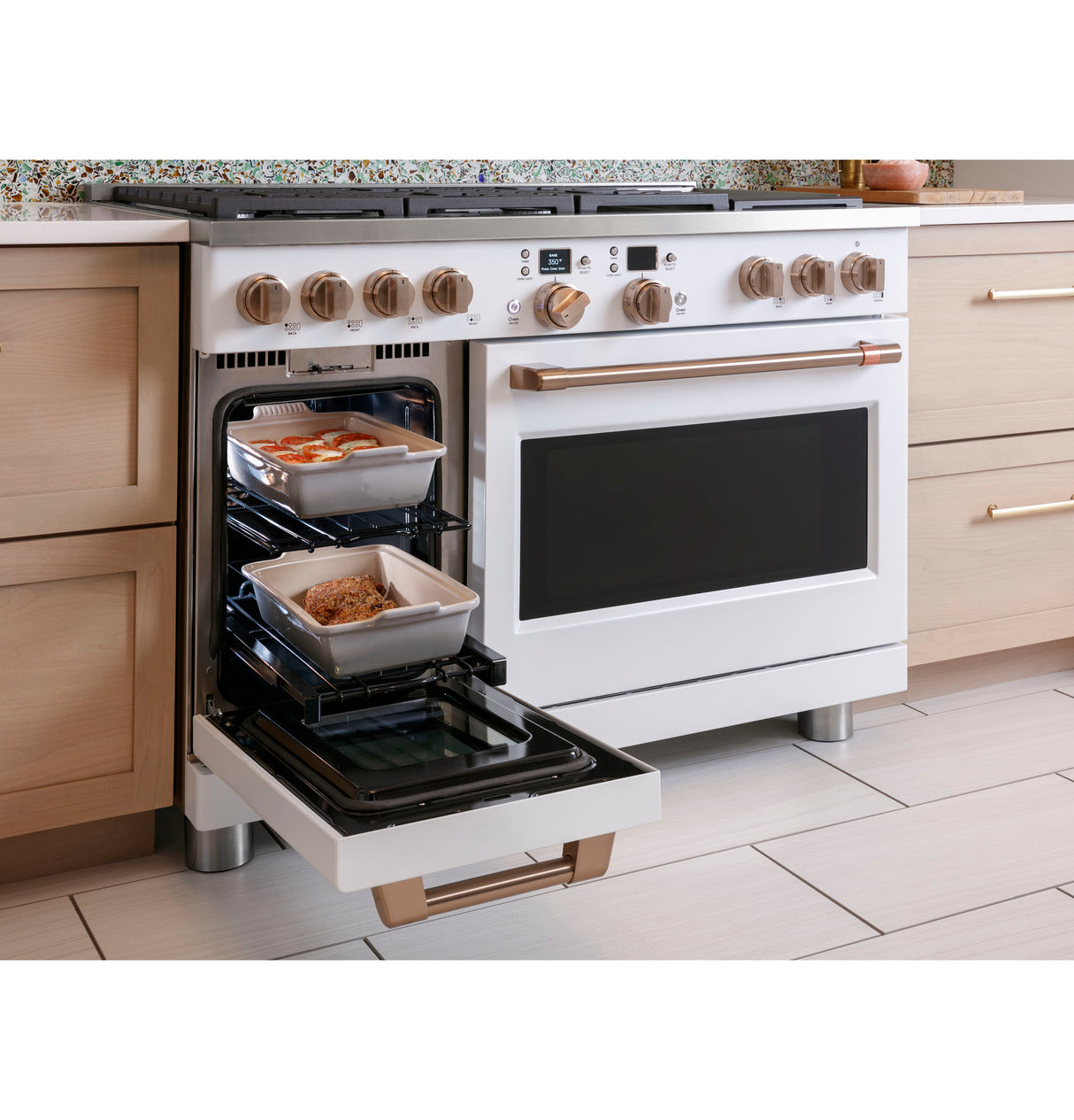 Caf(eback)(TM) 48" Smart Dual-Fuel Commercial-Style Range with 6 Burners and Griddle (Natural Gas) - (C2Y486P3TD1)