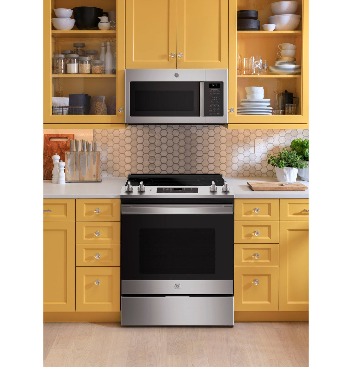 GE(R) 30" Slide-In Electric Range - (JS645SLSS)