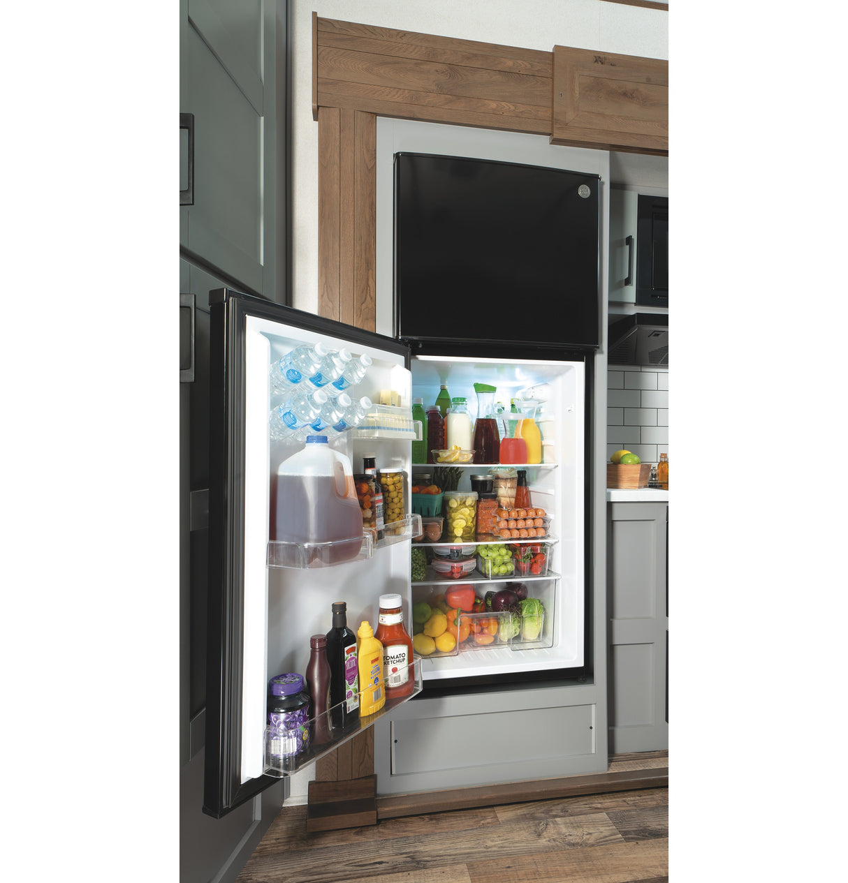 GE(R) 9.8 Cu. Ft. 12 Volt DC Power Top-Freezer Refrigerator - (GPV10FGNBB)