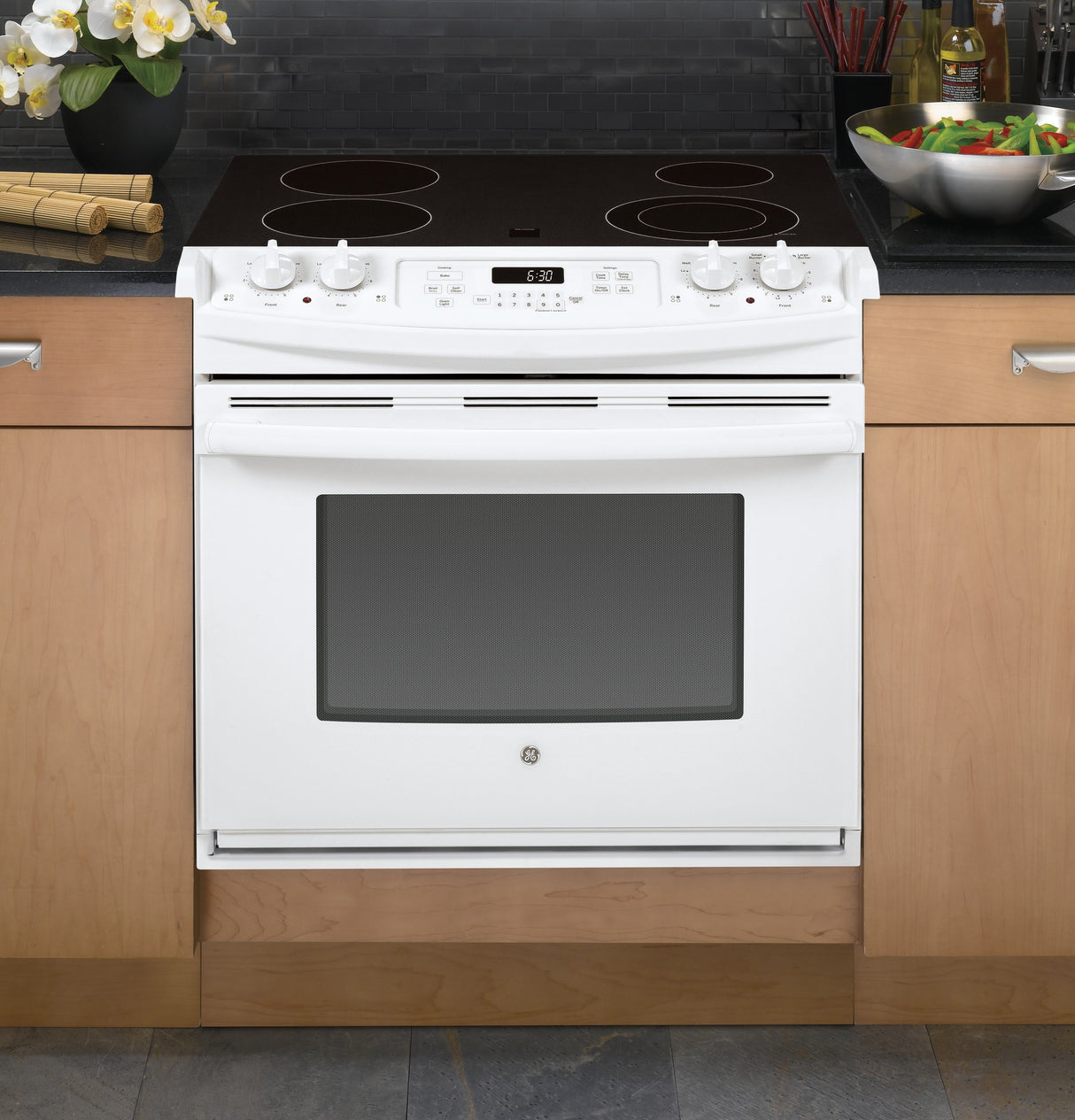 GE(R) 30" Drop-In Electric Range - (JD630DFWW)