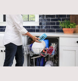 GE(R) Dishwasher with Front Controls - (GDF450PSRSS)