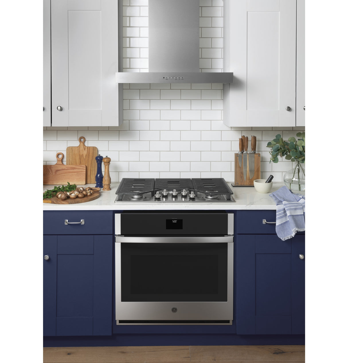 GE(R) 30" Smart Built-In Self-Clean Convection Single Wall Oven with Never Scrub Racks - (JTS5000SNSS)