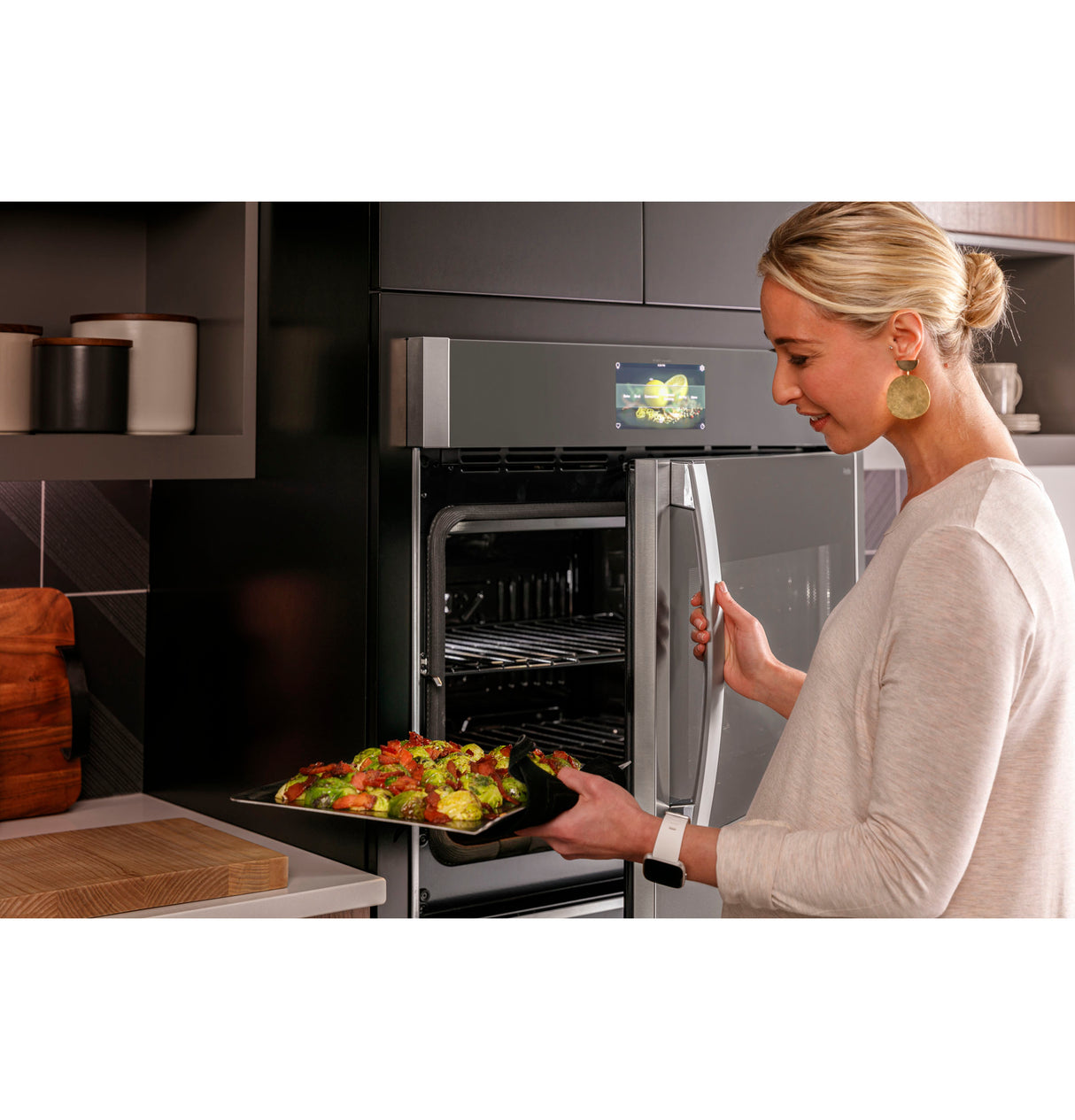 GE Profile(TM) 30" Smart Built-In Convection Single Wall Oven with Right-Hand Side-Swing Doors - (PTS700RSNSS)