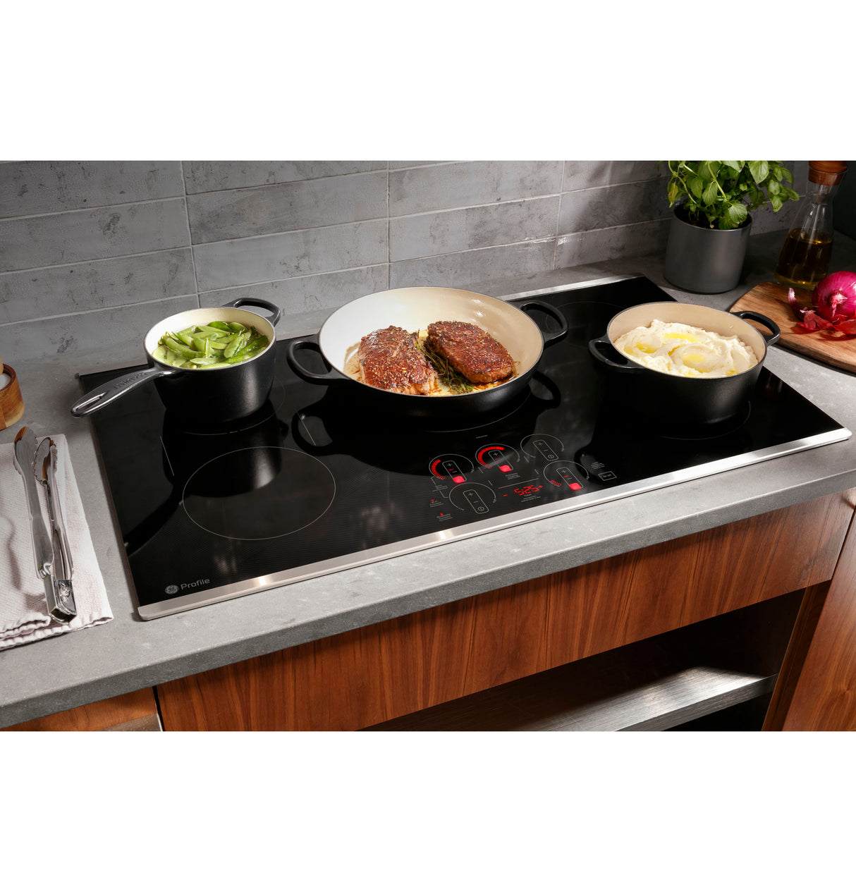 GE Profile(TM) 36" Built-In Touch Control Induction Cooktop - (PHP7036DTBB)