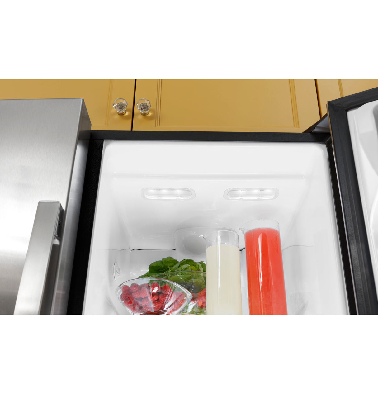 GE(R) 23.0 Cu. Ft. Side-By-Side Refrigerator - (GSS23GGPBB)