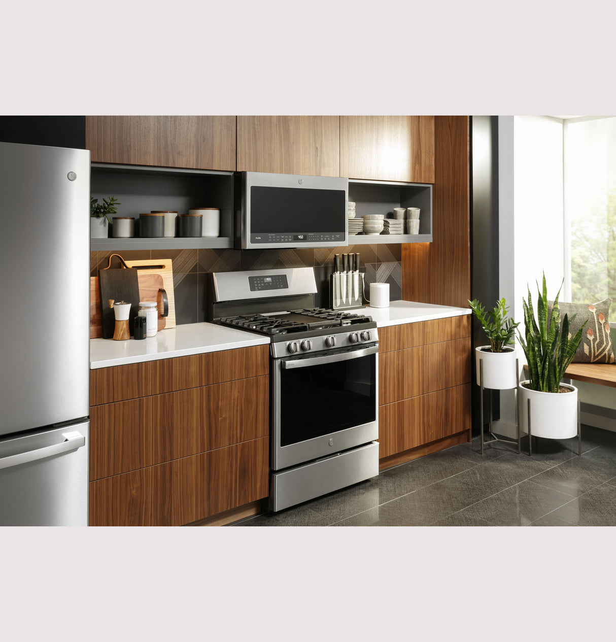 GE Profile(TM) Smart 30" Free-Standing Self Clean Gas Fingerprint Resistant Range with No Preheat Air Fry - (PGB935YPFS)