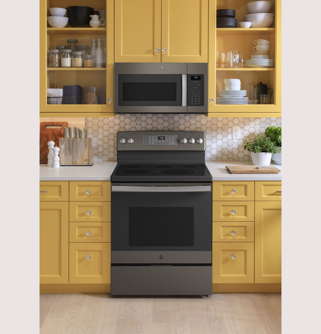 GE(R) 30" Free-Standing Electric Convection Range with No Preheat Air Fry - (JB735EPES)