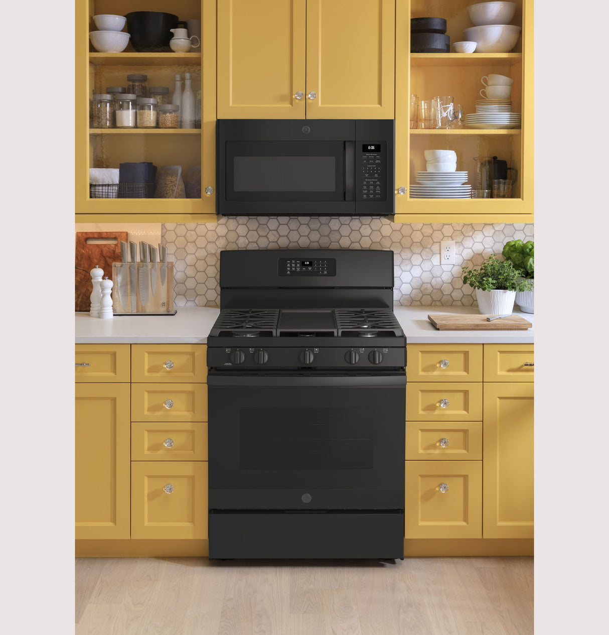 GE(R) 30" Free-Standing Gas Range - (JGB660DPBB)