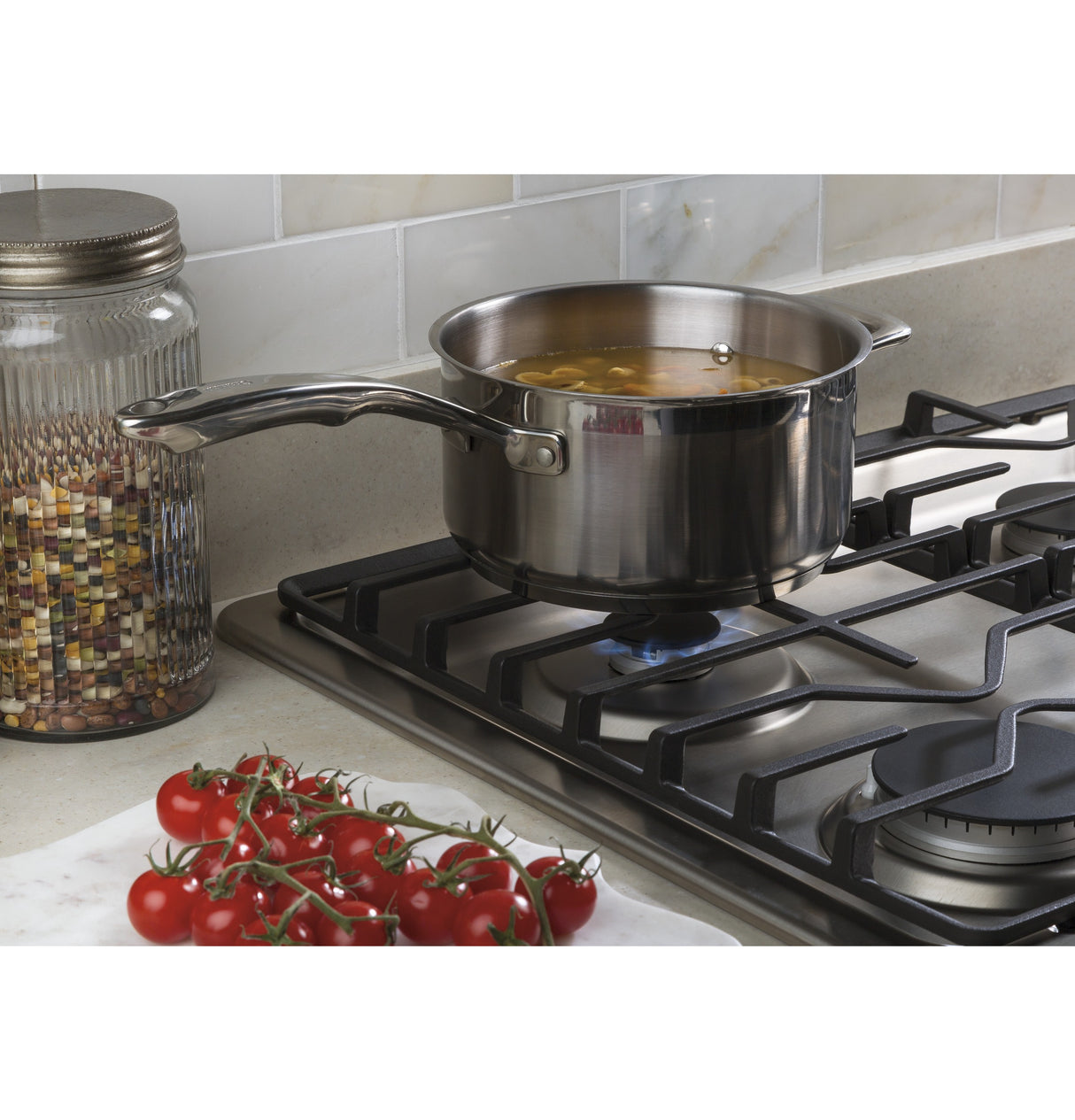 GE(R) 30" Built-In Gas Cooktop with Dishwasher-Safe Grates - (JGP3030SLSS)