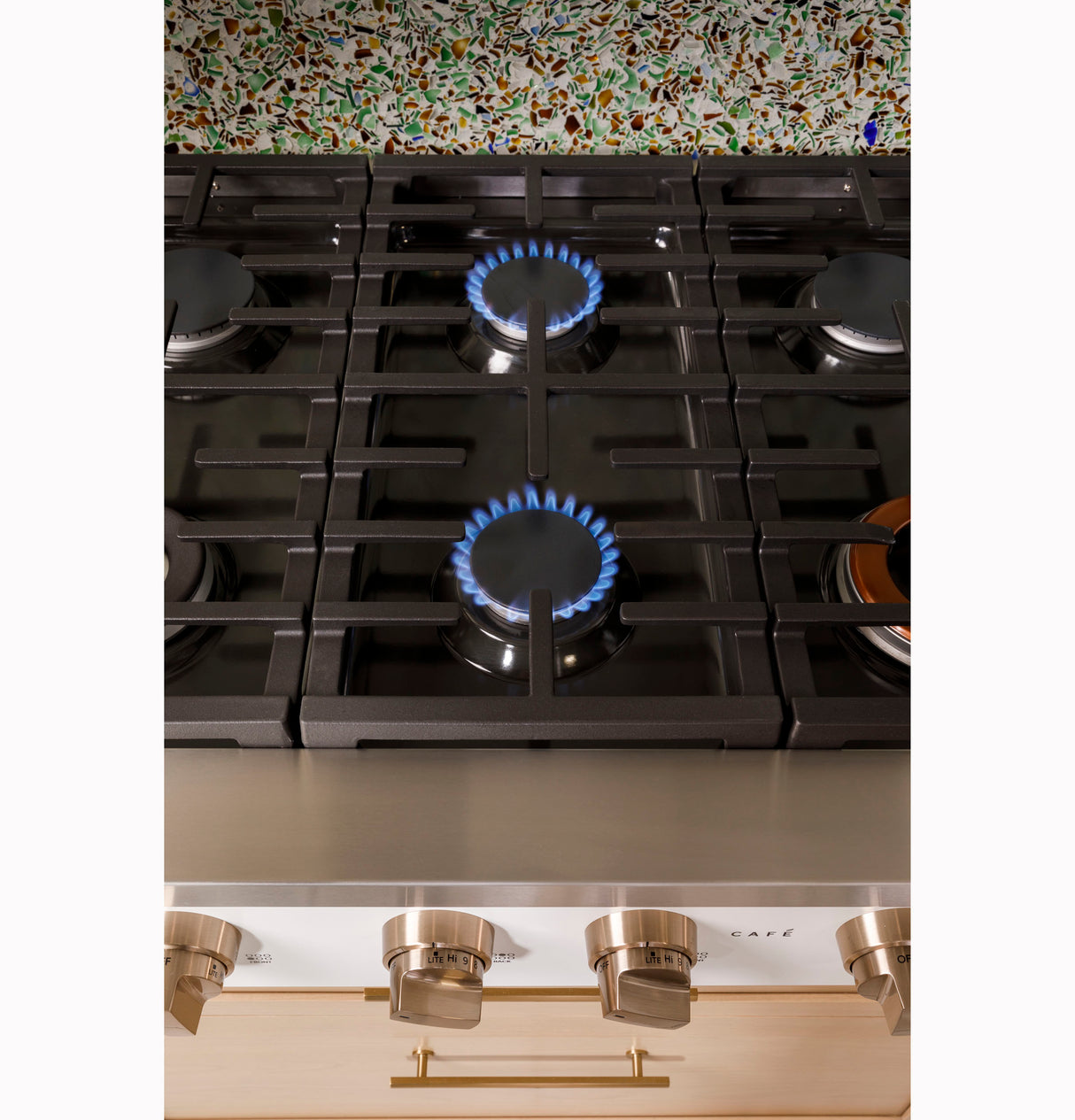 Caf(eback)(TM) 36" Commercial-Style Gas Rangetop with 6 Burners (Natural Gas) - (CGU366P4TW2)