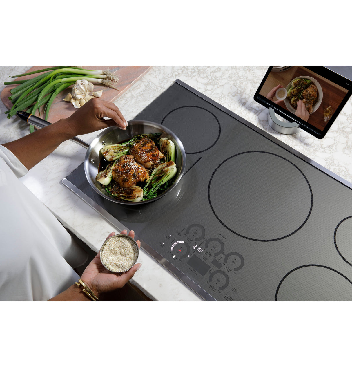 Caf(eback)(TM) Series 30" Built-In Touch Control Induction Cooktop - (CHP90301TBB)