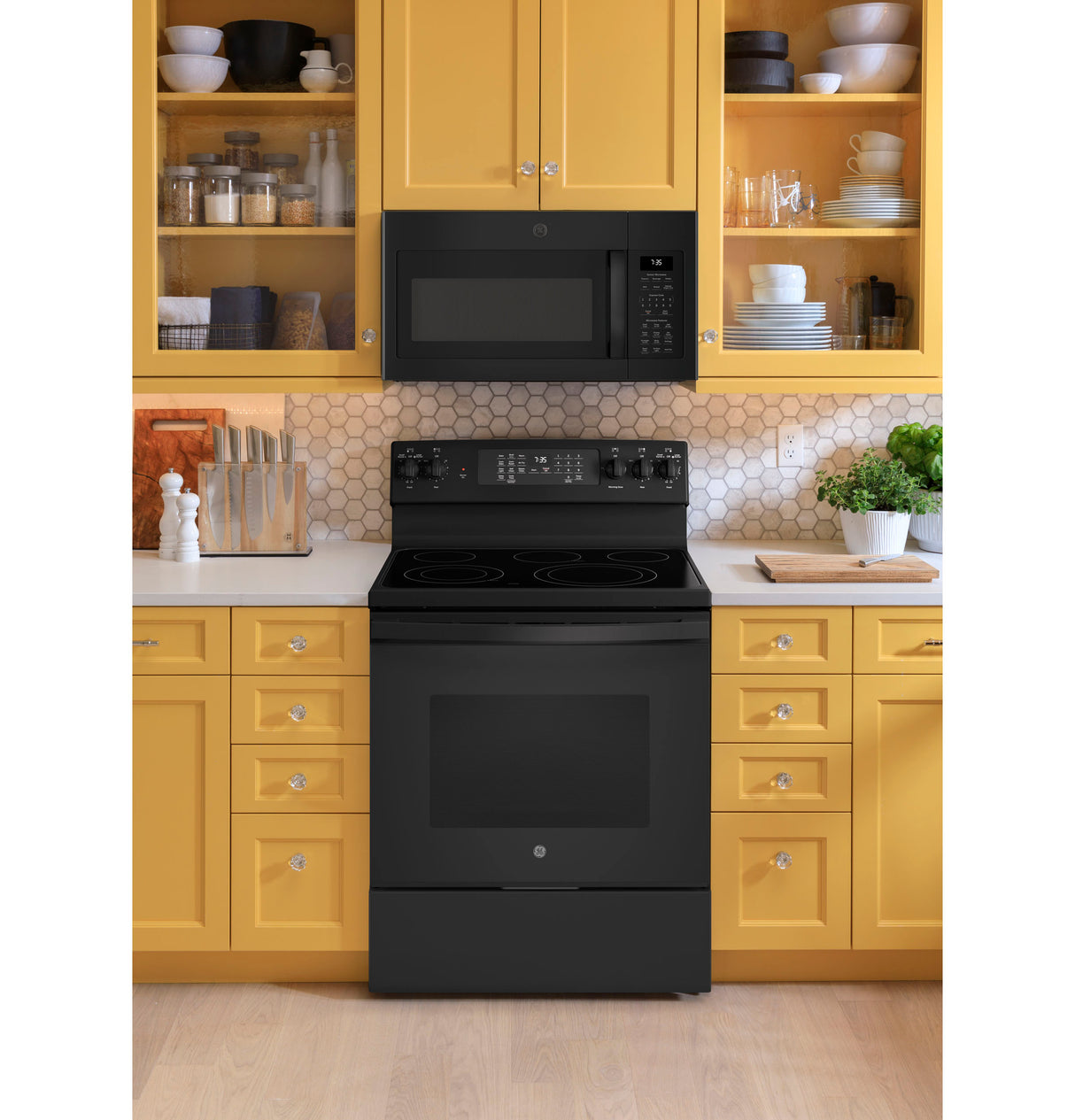 GE(R) 30" Free-Standing Electric Convection Range with No Preheat Air Fry - (JB735DPBB)