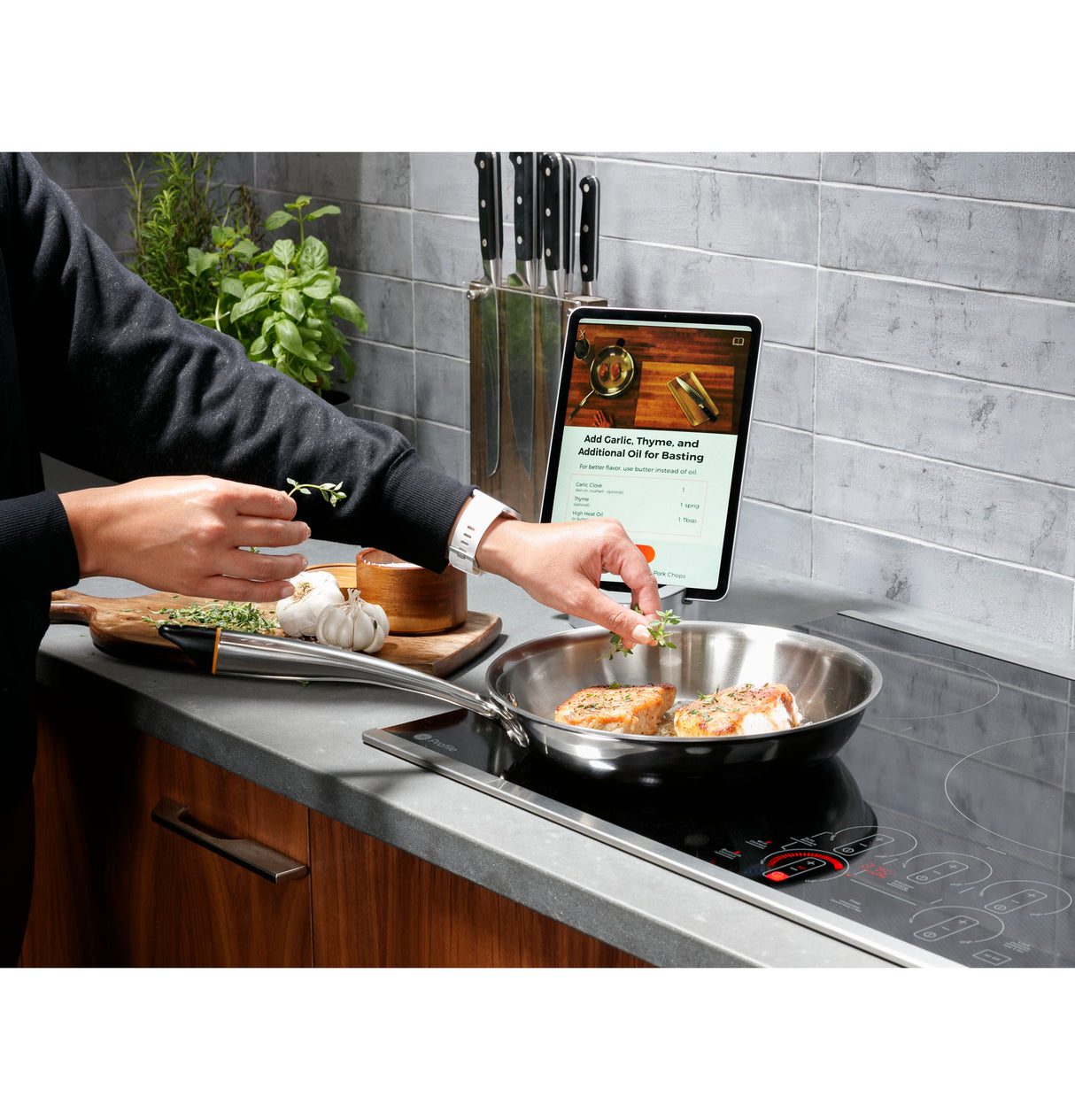 GE Profile(TM) 30" Built-In Touch Control Induction Cooktop - (PHP9030STSS)