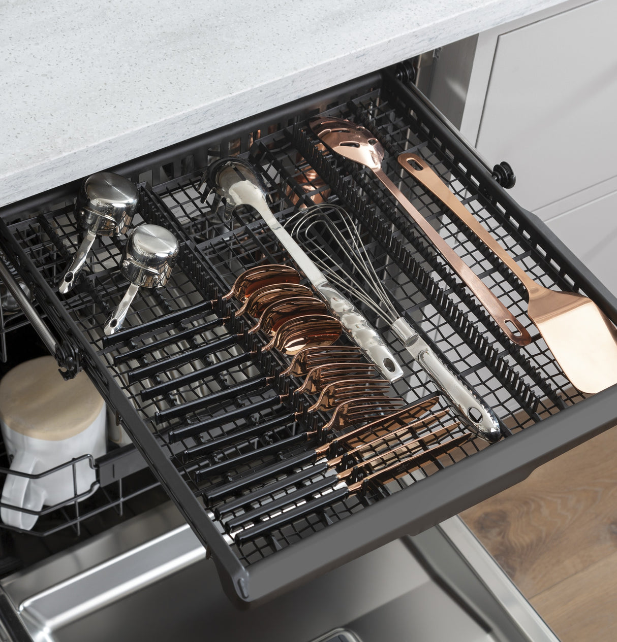 Caf(eback)(TM) ENERGY STAR(R) Stainless Steel Interior Dishwasher with Sanitize and Ultra Wash & Dry - (CDT845P4NW2)
