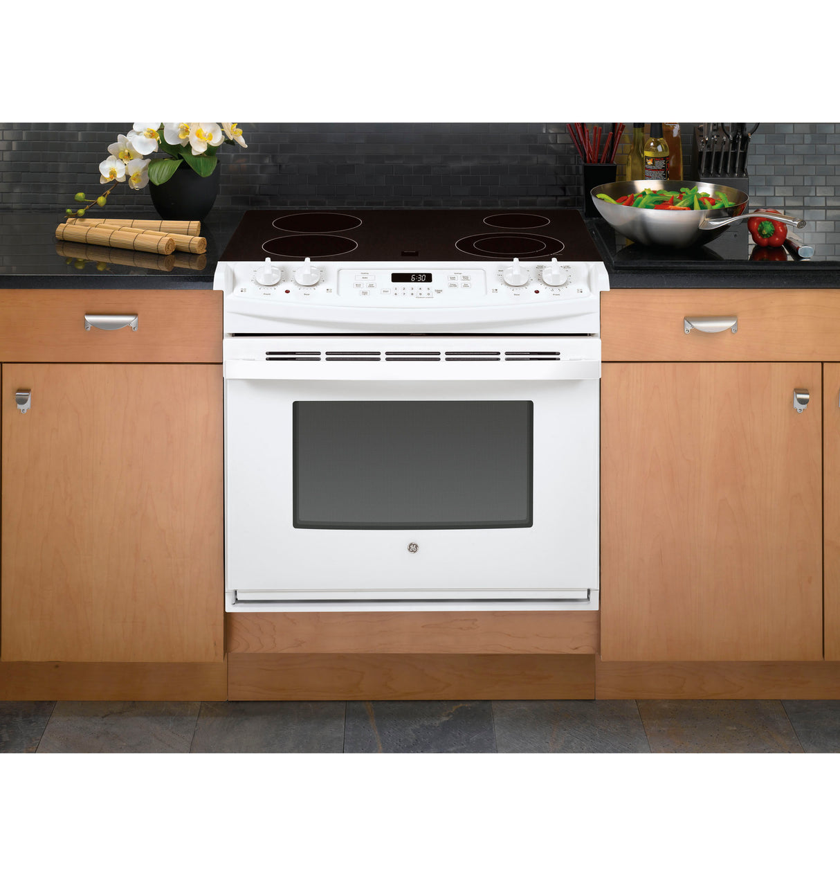 GE(R) 30" Drop-In Electric Range - (JD630DTWW)