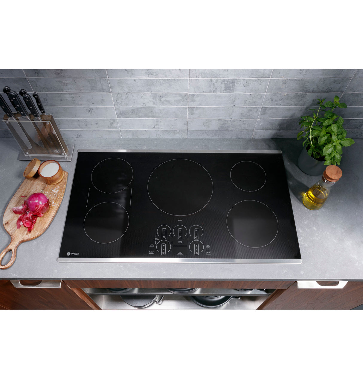 GE Profile(TM) 30" Built-In Touch Control Induction Cooktop - (PHP9030STSS)