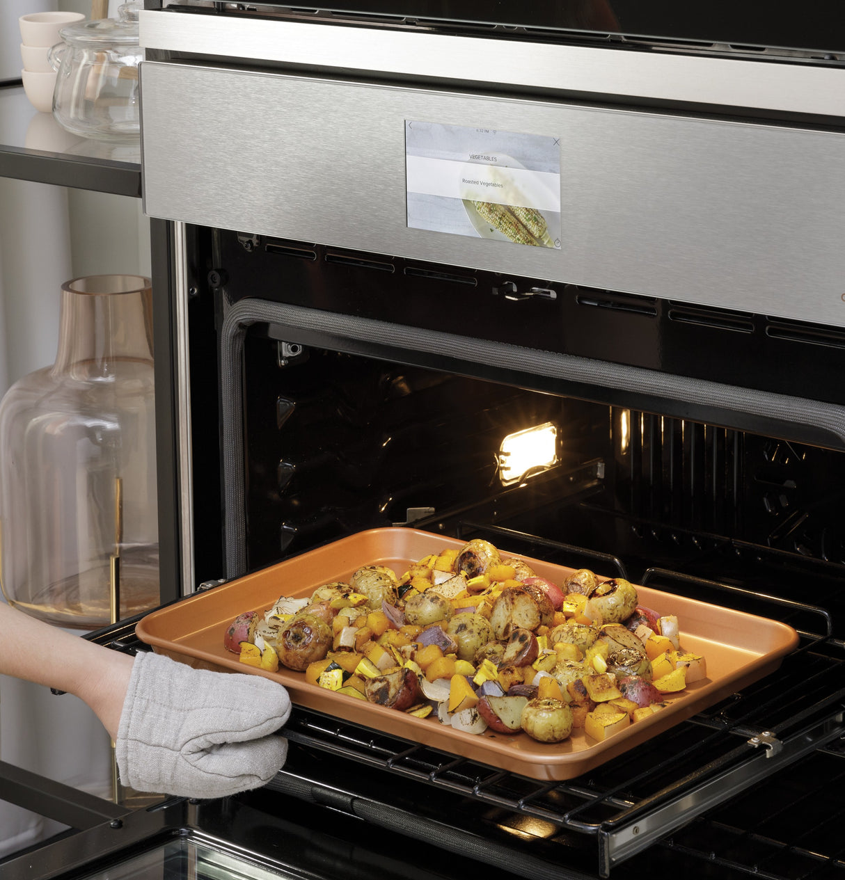 Caf(eback)(TM) 30" Smart Single Wall Oven with Convection in Platinum Glass - (CTS70DM2NS5)