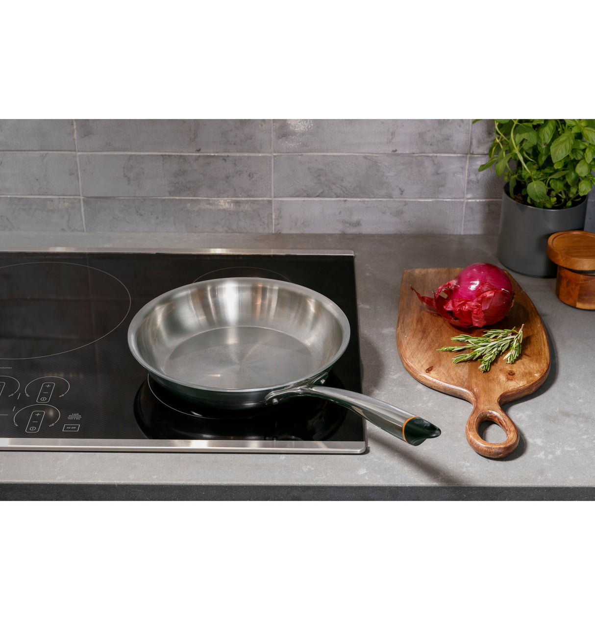 GE Profile(TM) 36" Built-In Touch Control Induction Cooktop - (PHP7036DTBB)