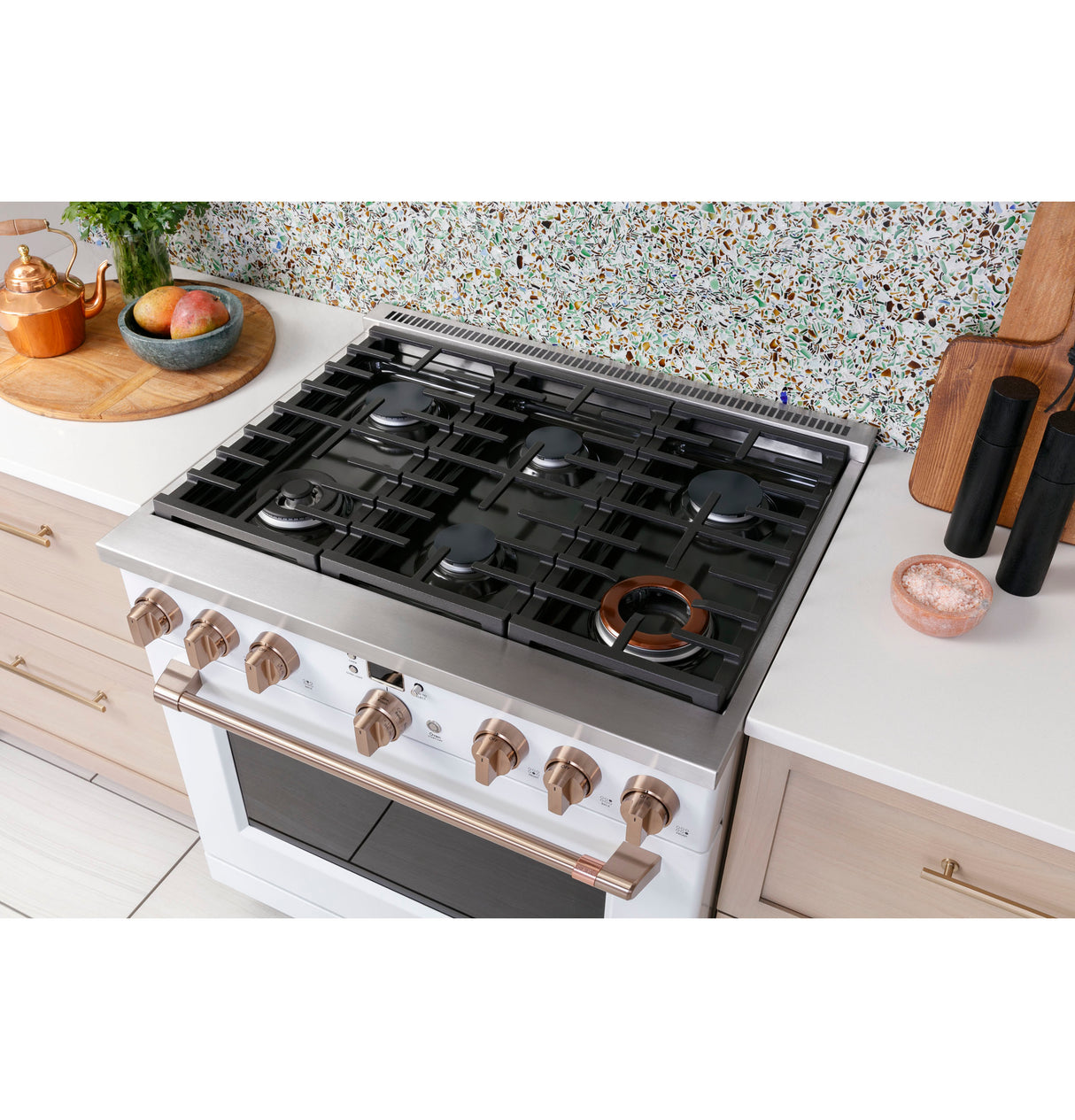 Caf(eback)(TM) 36" Smart Dual-Fuel Commercial-Style Range with 6 Burners (Natural Gas) - (C2Y366P2TS1)