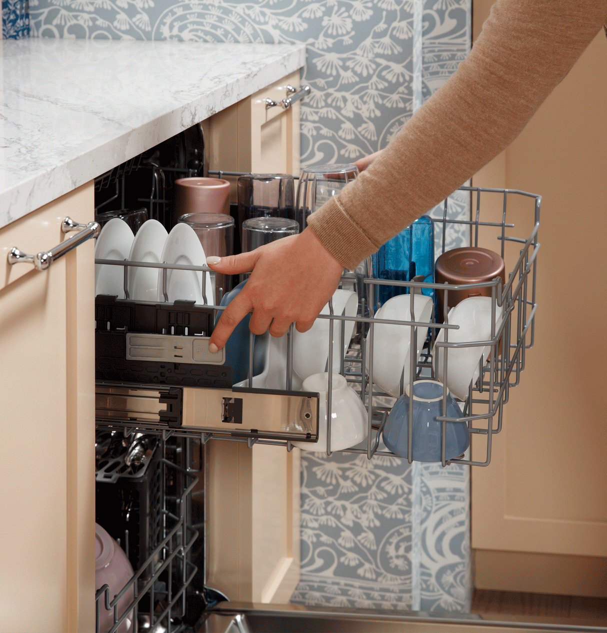 GE(R) ENERGY STAR(R) Fingerprint Resistant Top Control with Stainless Steel Interior Dishwasher with Sanitize Cycle - (GDP670SYVFS)