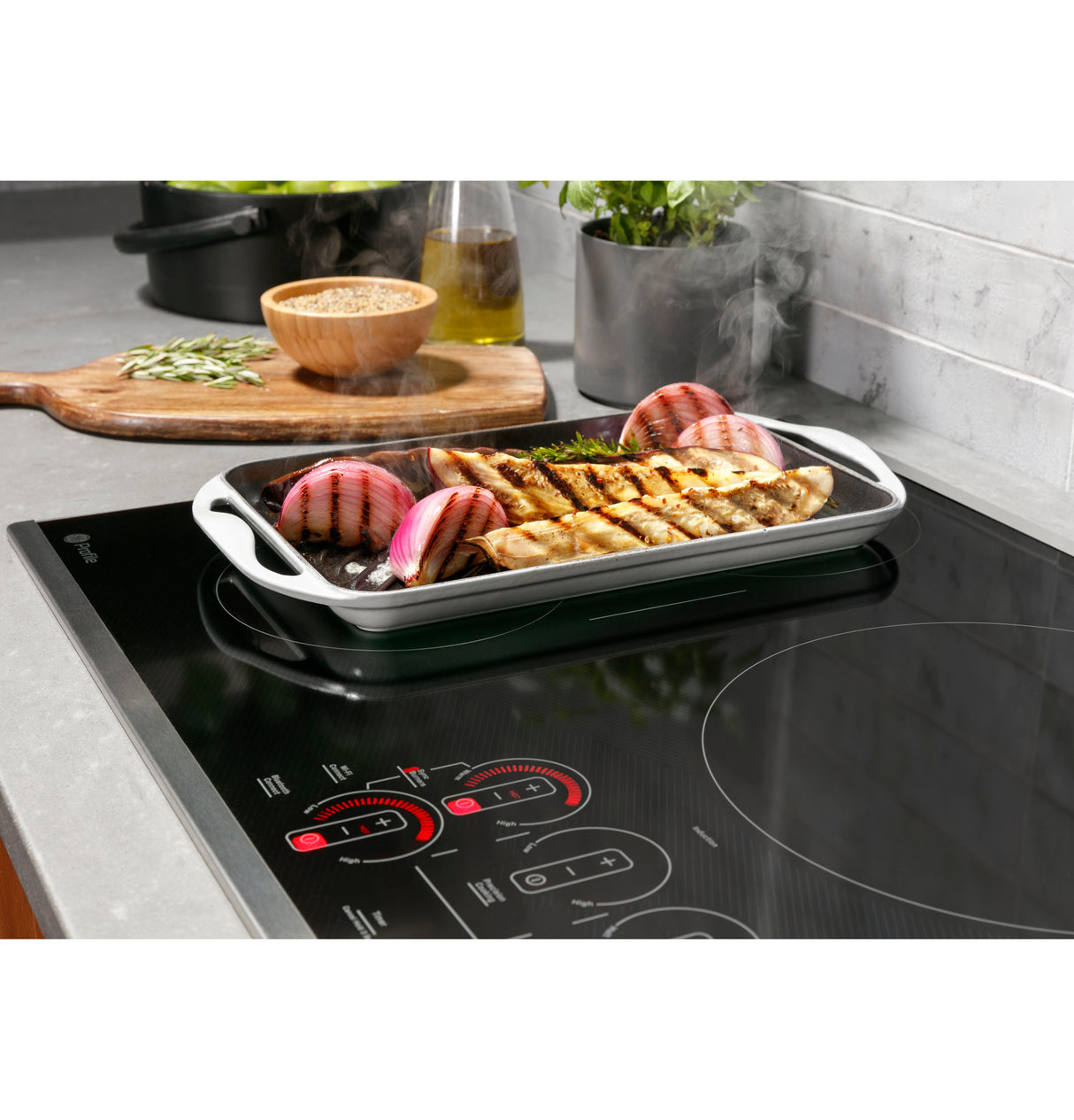 GE Profile(TM) 30" Built-In Touch Control Induction Cooktop - (PHP9030STSS)