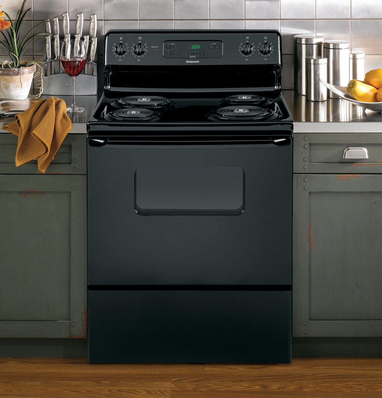 Hotpoint(R) 30" Free-Standing Standard Clean Electric Range - (RBS360DMBB)