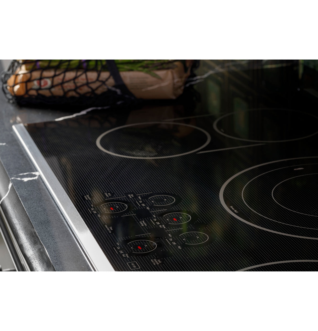 Caf(eback)(TM) 30" Touch-Control Electric Cooktop - (CEP90301TBB)