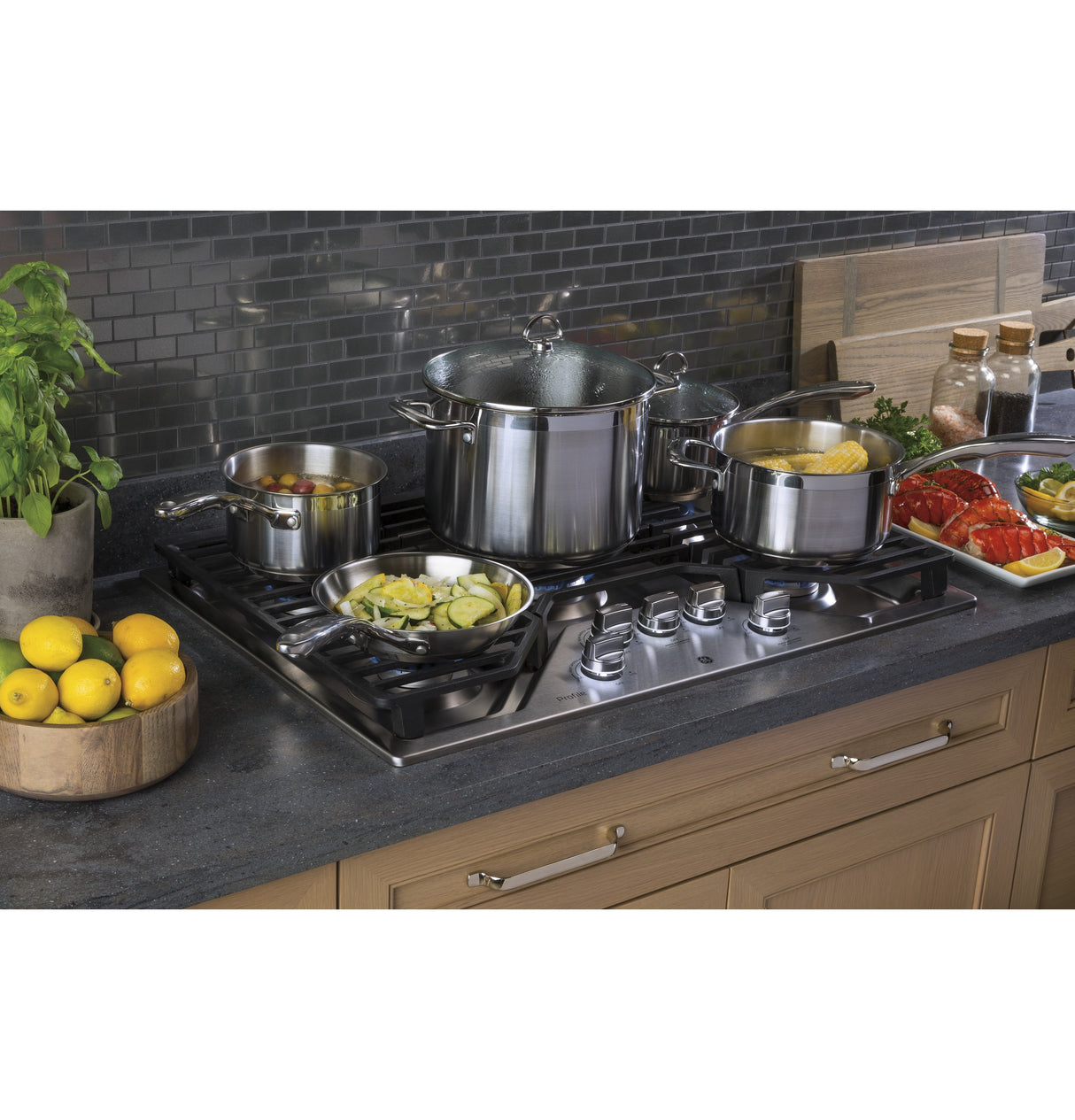 GE Profile(TM) 30" Built-In Gas Cooktop with 5 Burners and an Optional Extra-Large Cast Iron Griddle - (PGP7030SLSS)