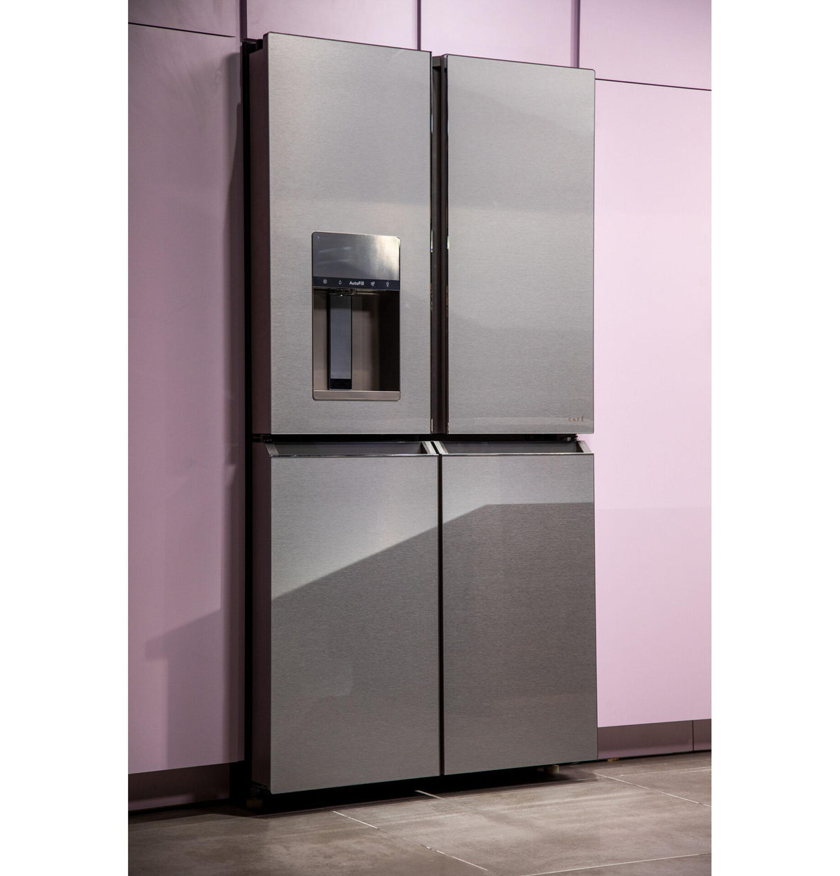 Caf(eback)(TM) ENERGY STAR(R) 27.4 Cu. Ft. Smart Quad-Door Refrigerator in Platinum Glass - (CQE28DM5NS5)