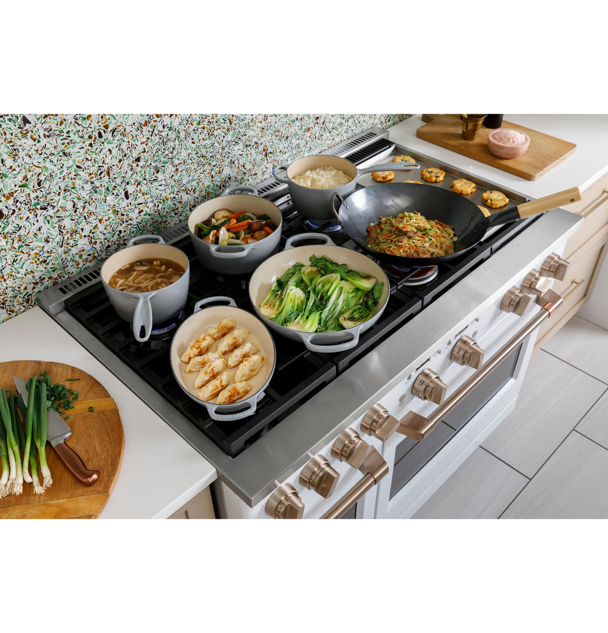 Caf(eback)(TM) 48" Smart Dual-Fuel Commercial-Style Range with 6 Burners and Griddle (Natural Gas) - (C2Y486P2TS1)