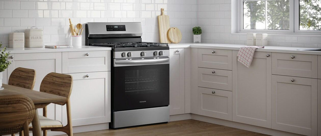 Frigidaire 30" Gas Range with Quick Boil - (FCRG3062AS)