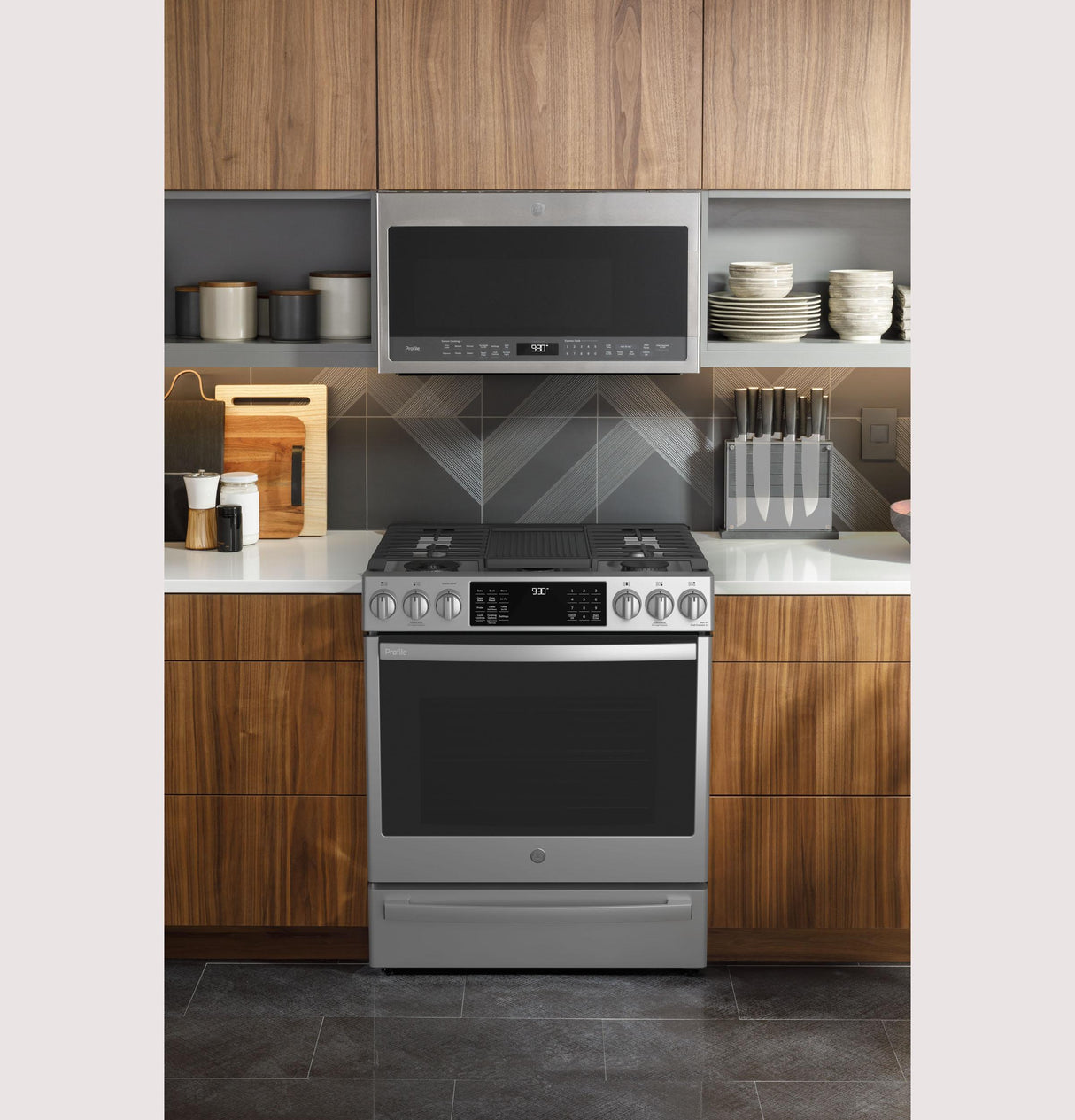 GE Profile(TM) 30" Smart Slide-In Front-Control Gas Fingerprint Resistant Range with No Preheat Air Fry - (PGS930YPFS)