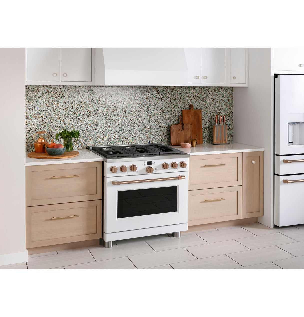 Caf(eback)(TM) 36" Smart All-Gas Commercial-Style Range with 6 Burners (Natural Gas) - (CGY366P4TW2)