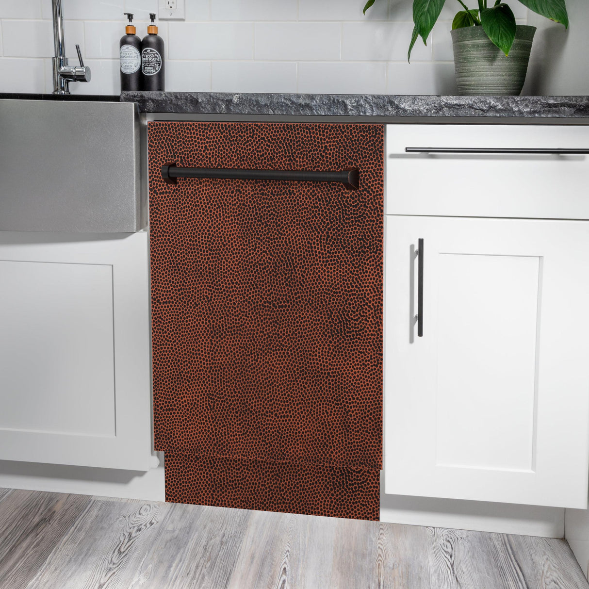 ZLINE 18" Tallac Series 3rd Rack Top Control Dishwasher with Traditional Handle, 51dBa [Color: Hand Hammered Copper] - (DWVHH18)