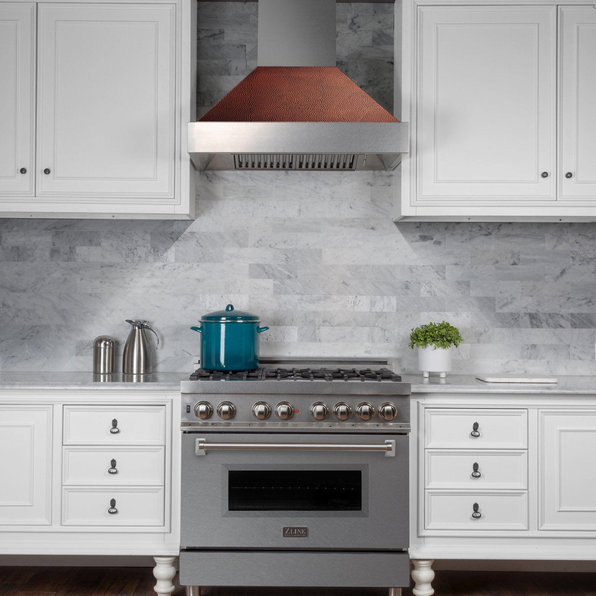 ZLINE Ducted DuraSnow Stainless Steel Range Hood with Hand-Hammered Copper Shell (8654HH) - (8654HH30)